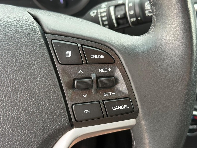 Hyundai Tucson Vehicle Image 15
