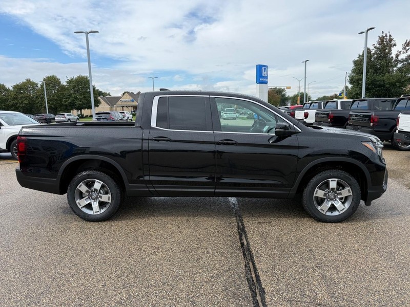 Honda Ridgeline Vehicle Image 2