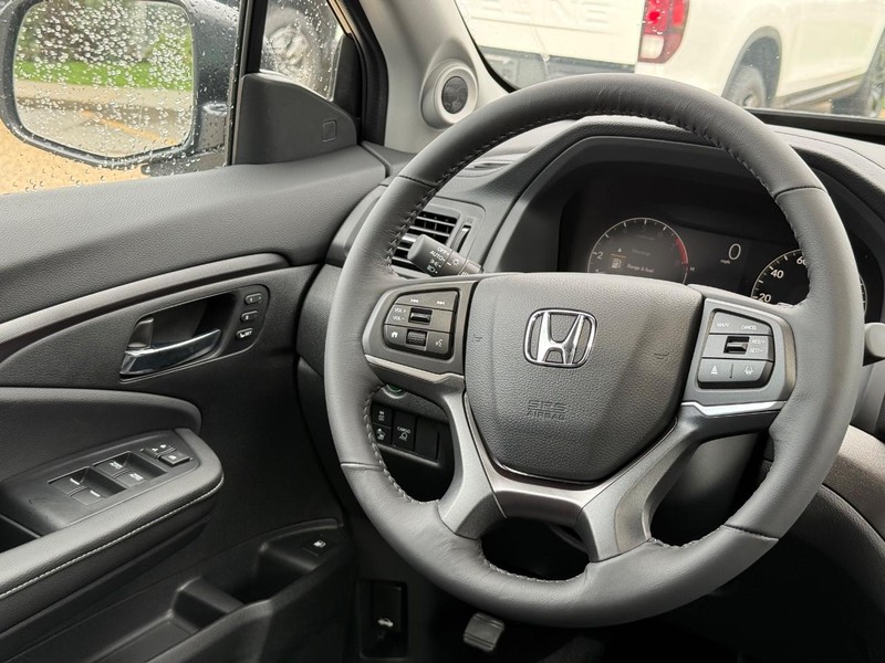 Honda Ridgeline Vehicle Image 9