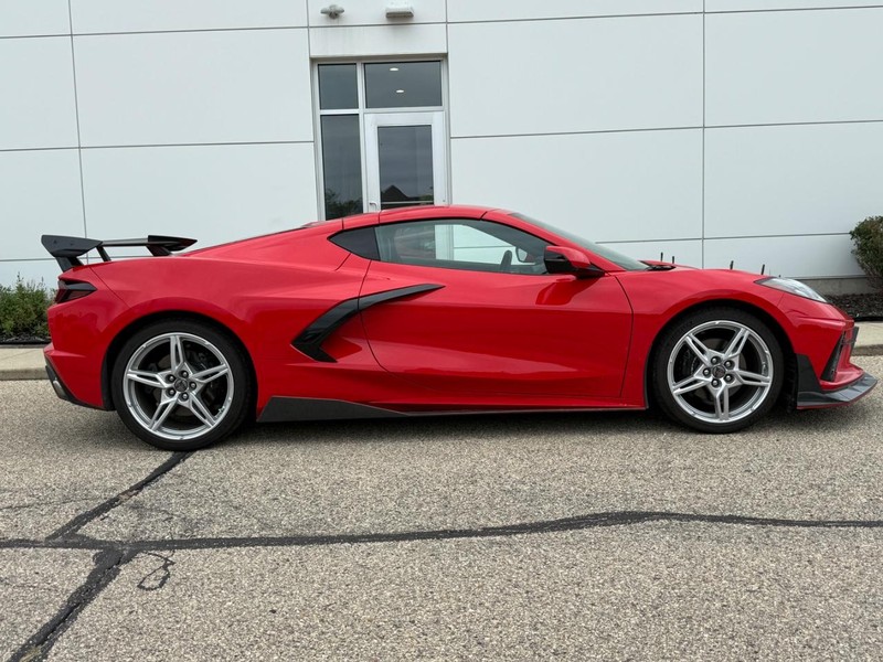 Chevrolet Corvette Vehicle Full-screen Gallery Image 02