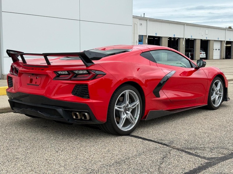 Chevrolet Corvette Vehicle Full-screen Gallery Image 03