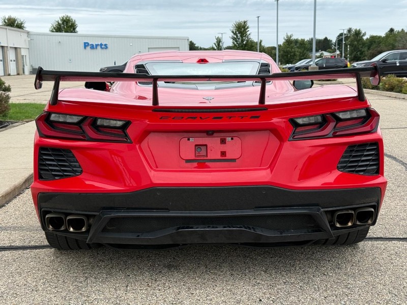 Chevrolet Corvette Vehicle Full-screen Gallery Image 04