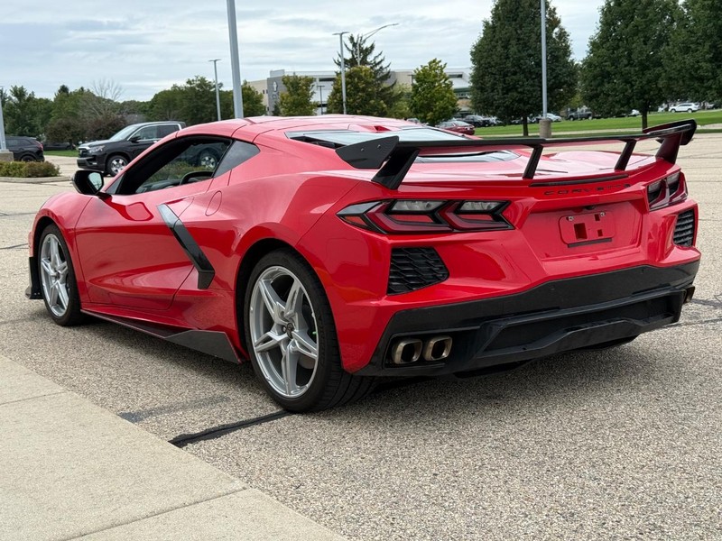 Chevrolet Corvette Vehicle Full-screen Gallery Image 05