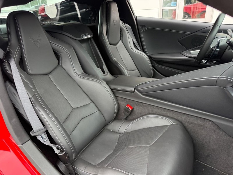 Chevrolet Corvette Vehicle Full-screen Gallery Image 09