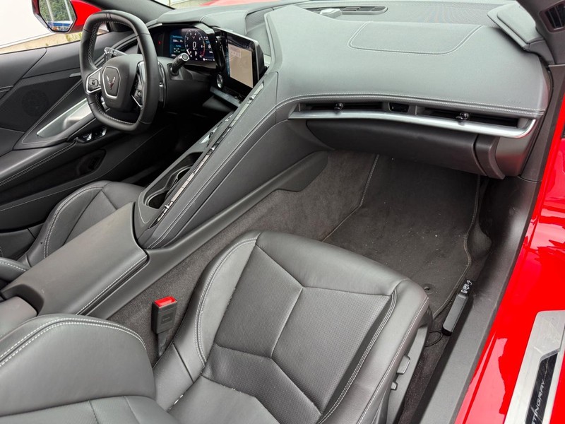 Chevrolet Corvette Vehicle Full-screen Gallery Image 10