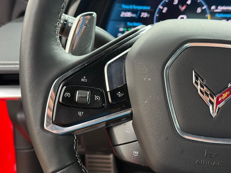 Chevrolet Corvette Vehicle Full-screen Gallery Image 12