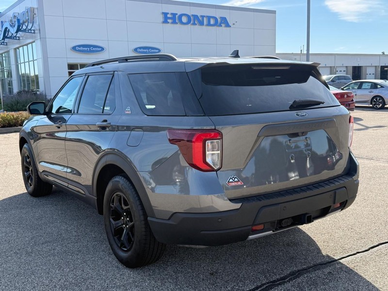 Ford Explorer Vehicle Image 6