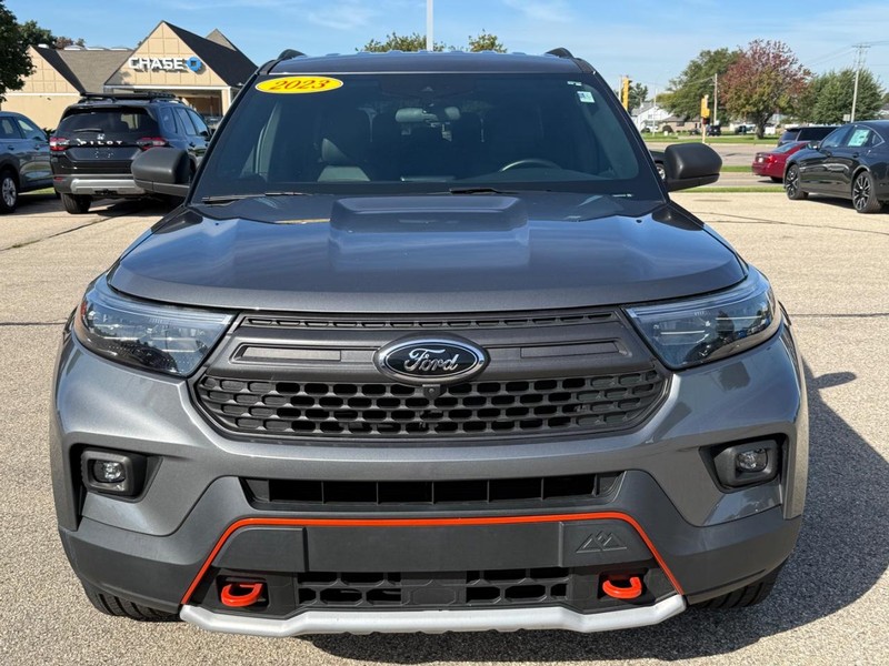 Ford Explorer Vehicle Image 9