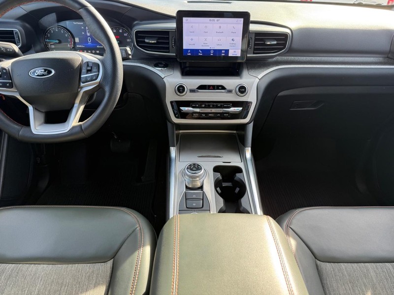 Ford Explorer Vehicle Image 12