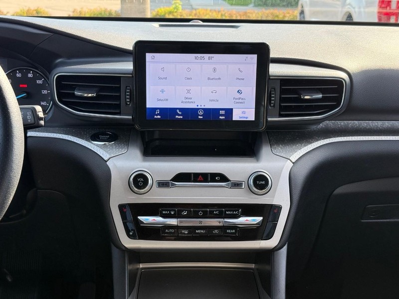 Ford Explorer Vehicle Image 13
