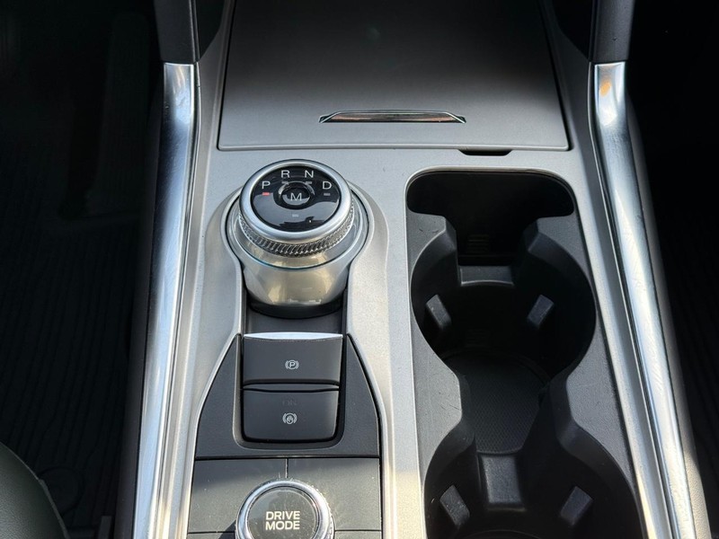 Ford Explorer Vehicle Image 14