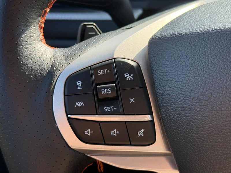 Ford Explorer Vehicle Image 17