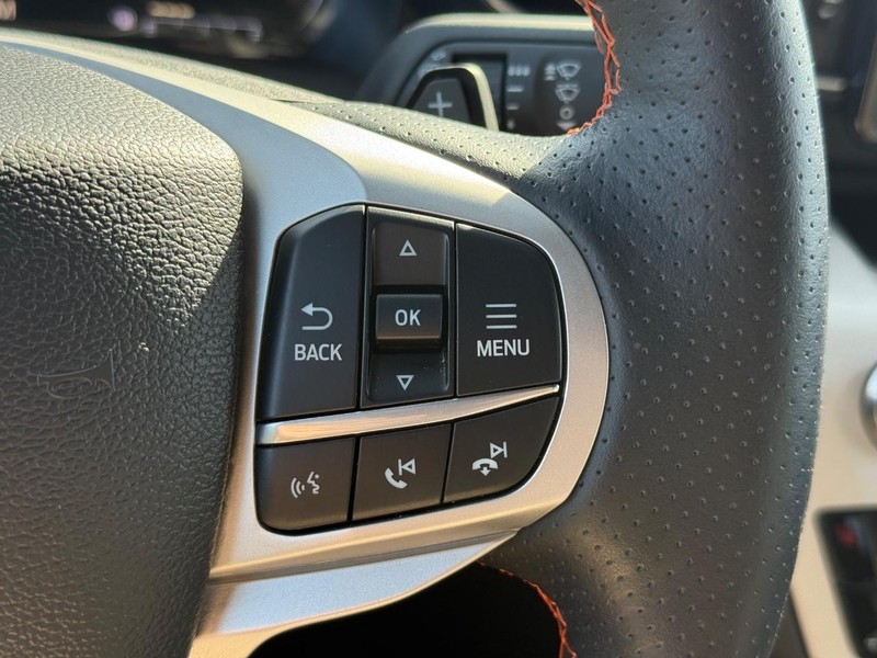 Ford Explorer Vehicle Image 18