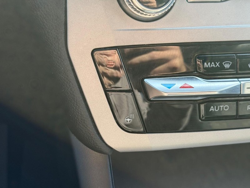 Ford Explorer Vehicle Image 21