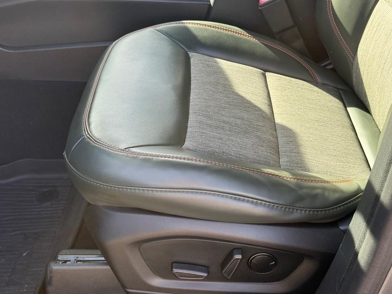 Ford Explorer Vehicle Image 23