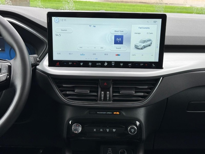 Ford Escape Vehicle Full-screen Gallery Image 12