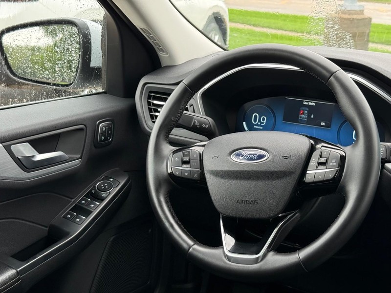 Ford Escape Vehicle Full-screen Gallery Image 13