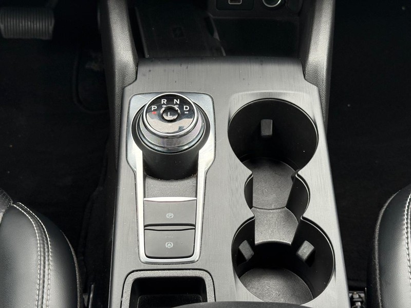 Ford Escape Vehicle Full-screen Gallery Image 14