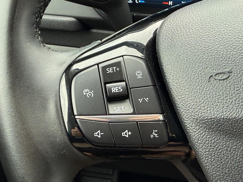 Ford Escape Vehicle Full-screen Gallery Image 17