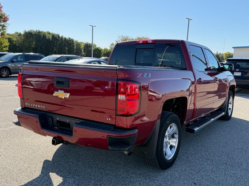 Chevrolet Silverado Vehicle Image 3