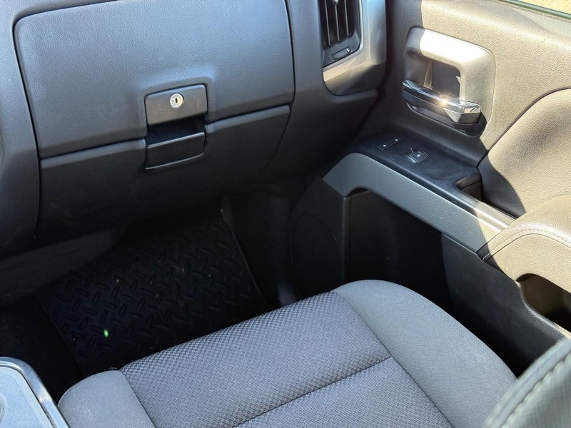 Chevrolet Silverado Vehicle Image 14