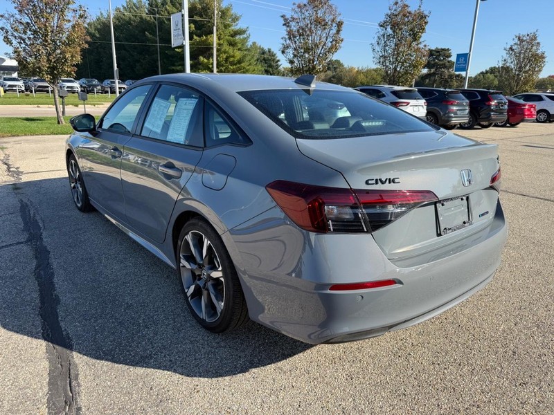 Honda Civic Sedan Hybrid Vehicle Full-screen Gallery Image 05