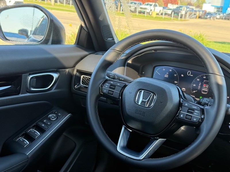 Honda Civic Sedan Hybrid Vehicle Full-screen Gallery Image 15