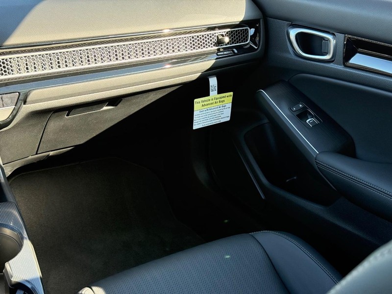Honda Civic Sedan Hybrid Vehicle Full-screen Gallery Image 16