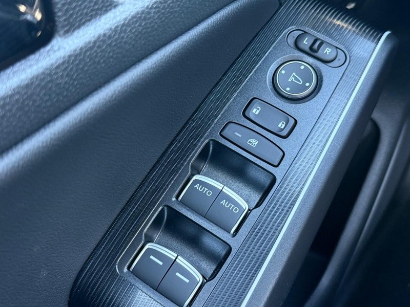 Honda Civic Sedan Hybrid Vehicle Full-screen Gallery Image 22