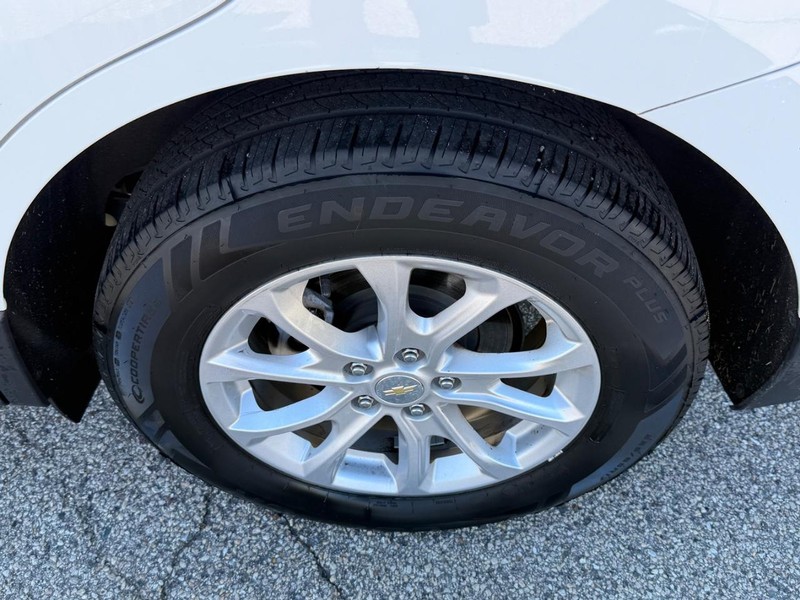 Chevrolet Equinox Vehicle Full-screen Gallery Image 06