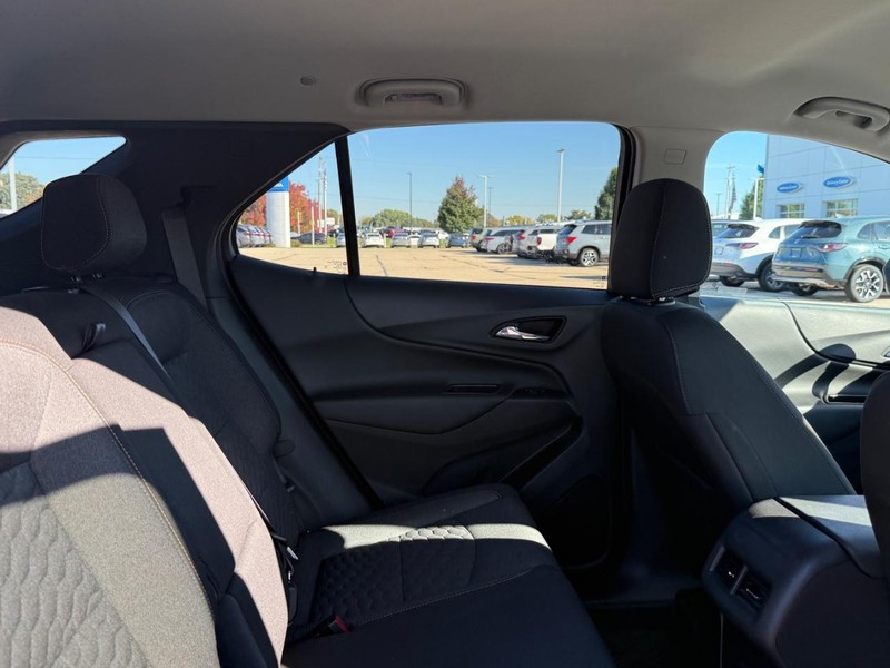 Chevrolet Equinox Vehicle Full-screen Gallery Image 09