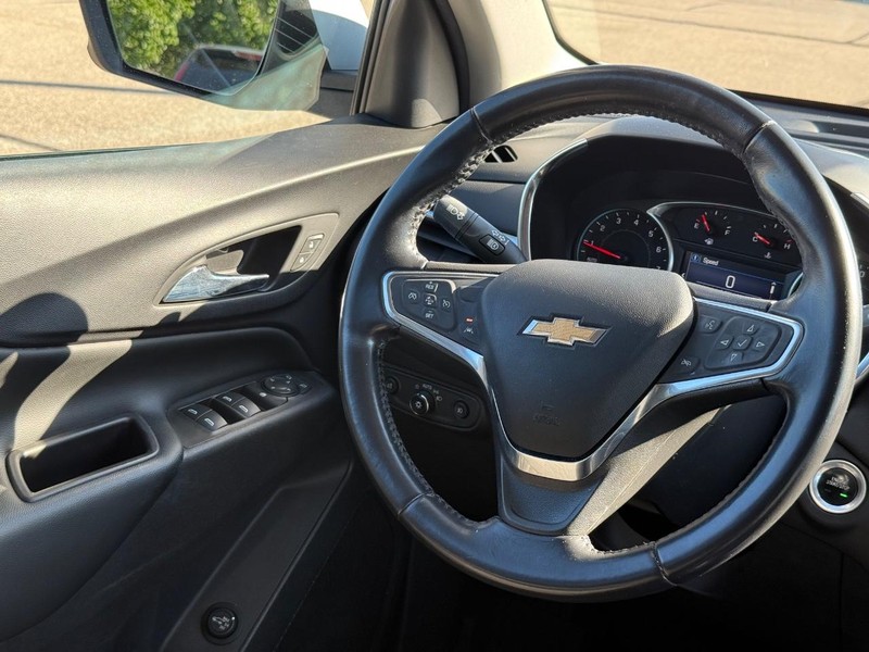Chevrolet Equinox Vehicle Full-screen Gallery Image 13