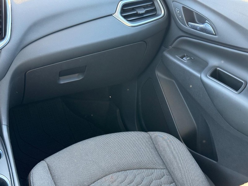 Chevrolet Equinox Vehicle Full-screen Gallery Image 14
