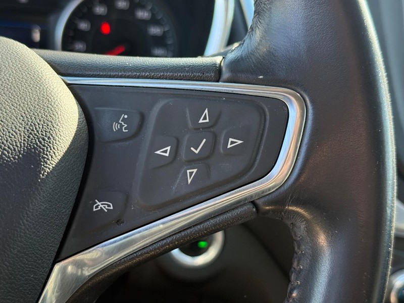 Chevrolet Equinox Vehicle Full-screen Gallery Image 16