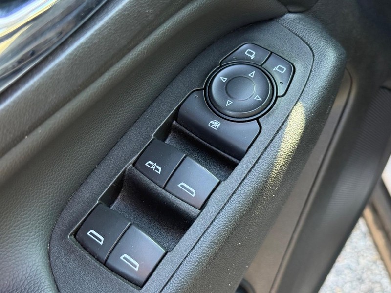 Chevrolet Equinox Vehicle Full-screen Gallery Image 20