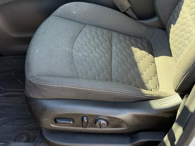 Chevrolet Equinox Vehicle Full-screen Gallery Image 21