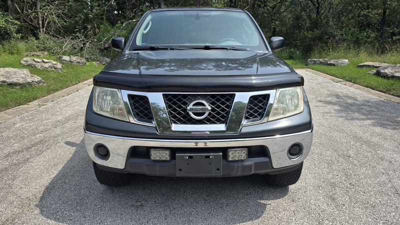 Nissan Frontier Vehicle Image 8