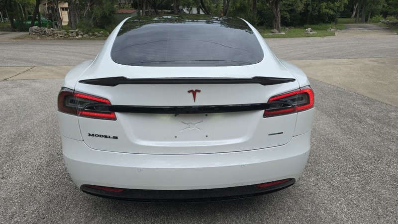 Tesla Model S Vehicle Image 4