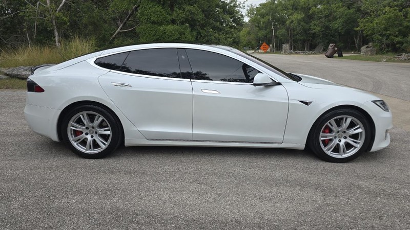 Tesla Model S Vehicle Image 6