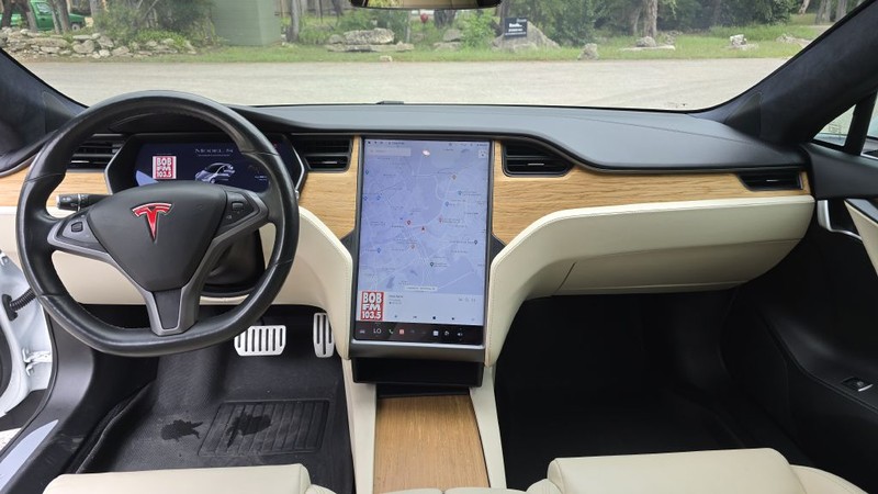 Tesla Model S Vehicle Image 11