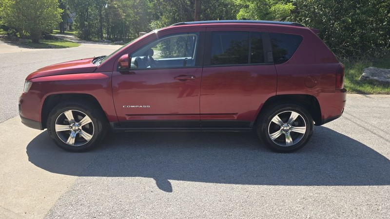Jeep Compass Vehicle Image 3