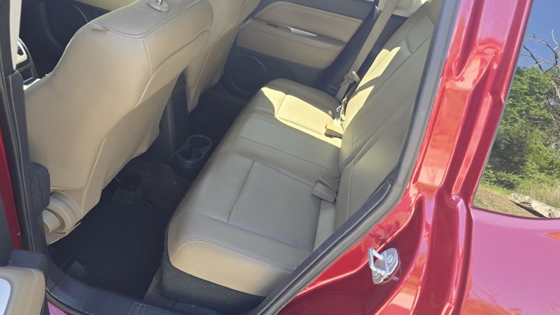 Jeep Compass Vehicle Image 11