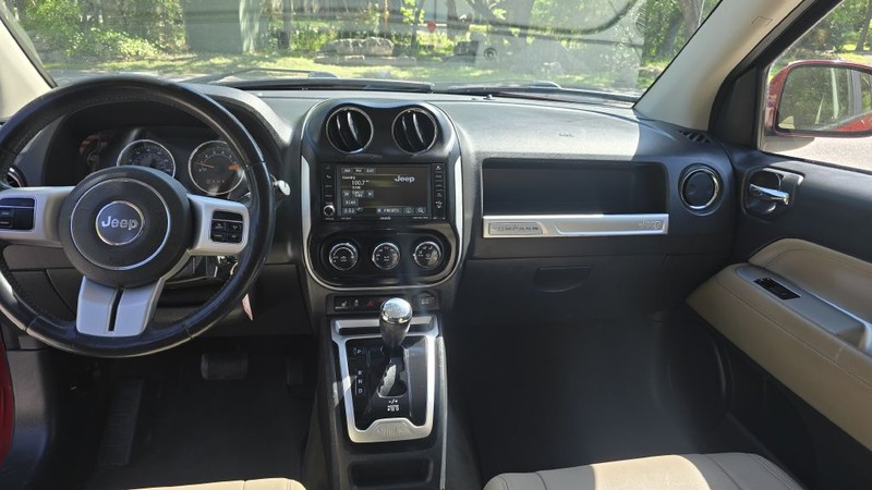Jeep Compass Vehicle Image 12