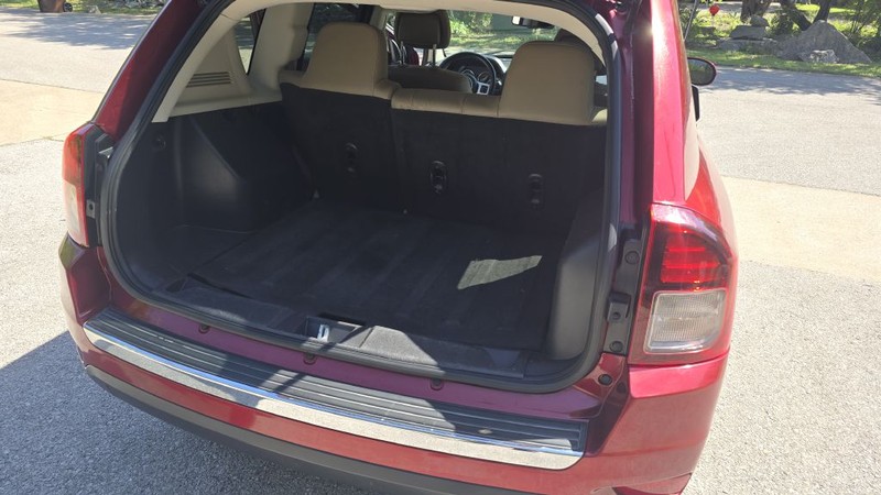 Jeep Compass Vehicle Image 13