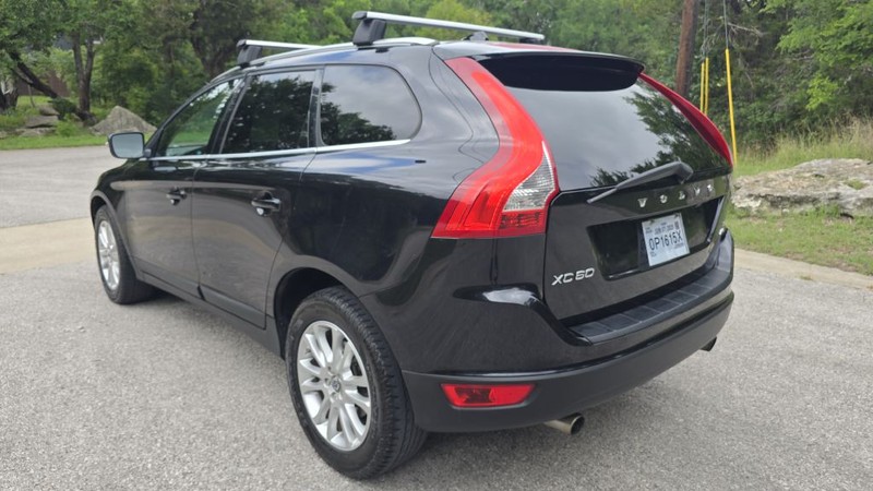 Volvo XC60 Vehicle Image 3