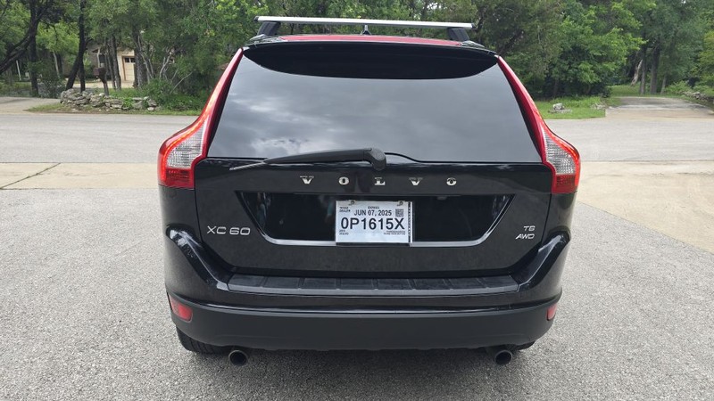 Volvo XC60 Vehicle Image 4
