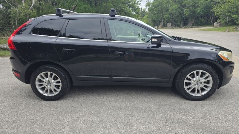 Volvo XC60 Vehicle Image 6