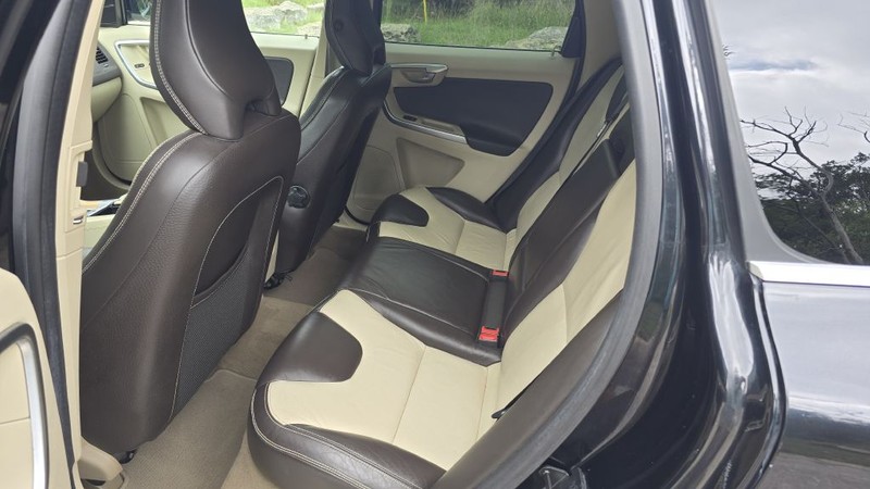 Volvo XC60 Vehicle Image 10