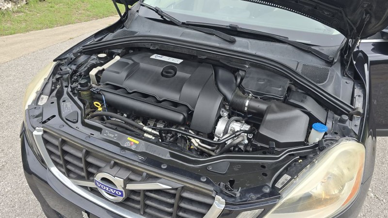 Volvo XC60 Vehicle Image 13