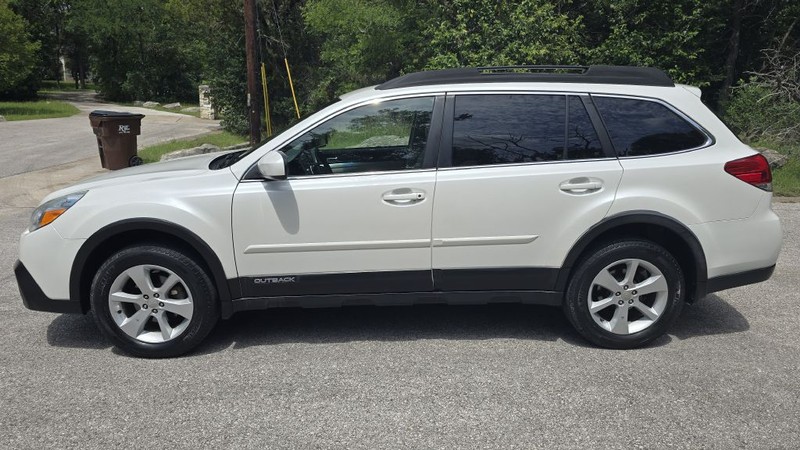 Subaru Outback Vehicle Image 3